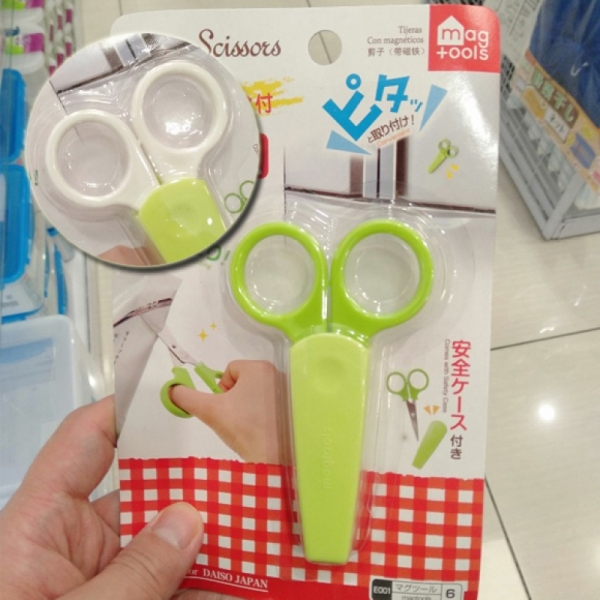 재팬홀릭의,자석이 달린 편리한 미니 가위 색상 랜덤 사진입니다.